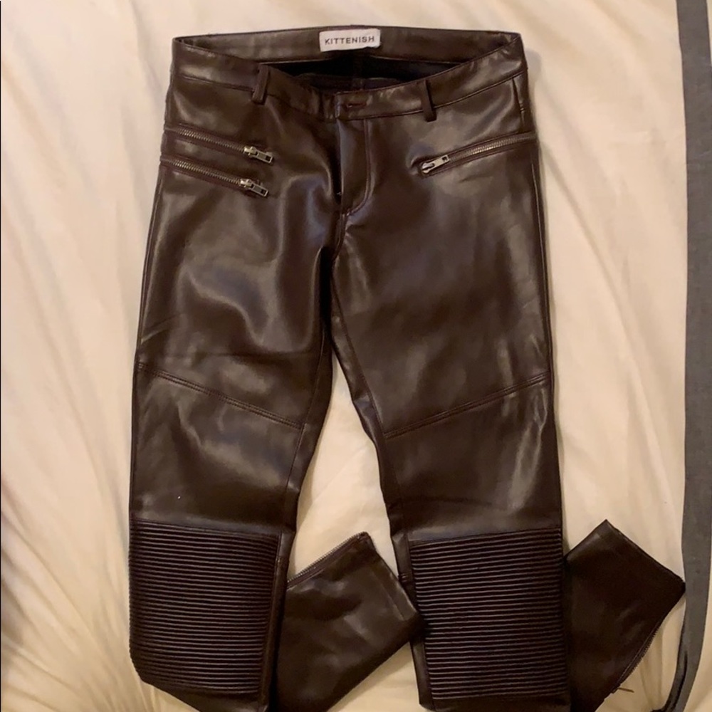 Kittenish oxblood leggings